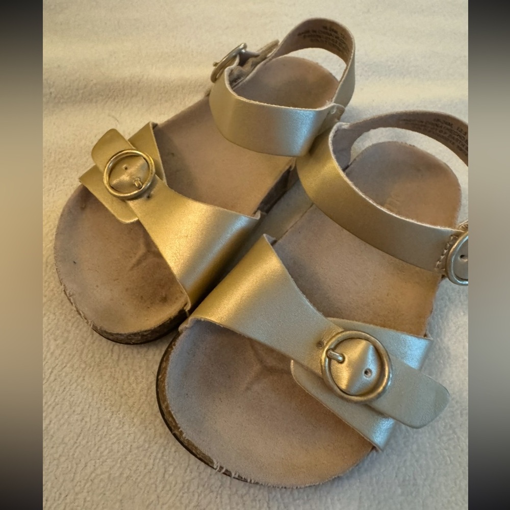 Old Navy Gold Sandals for Baby Girl - Picture 2 of 8